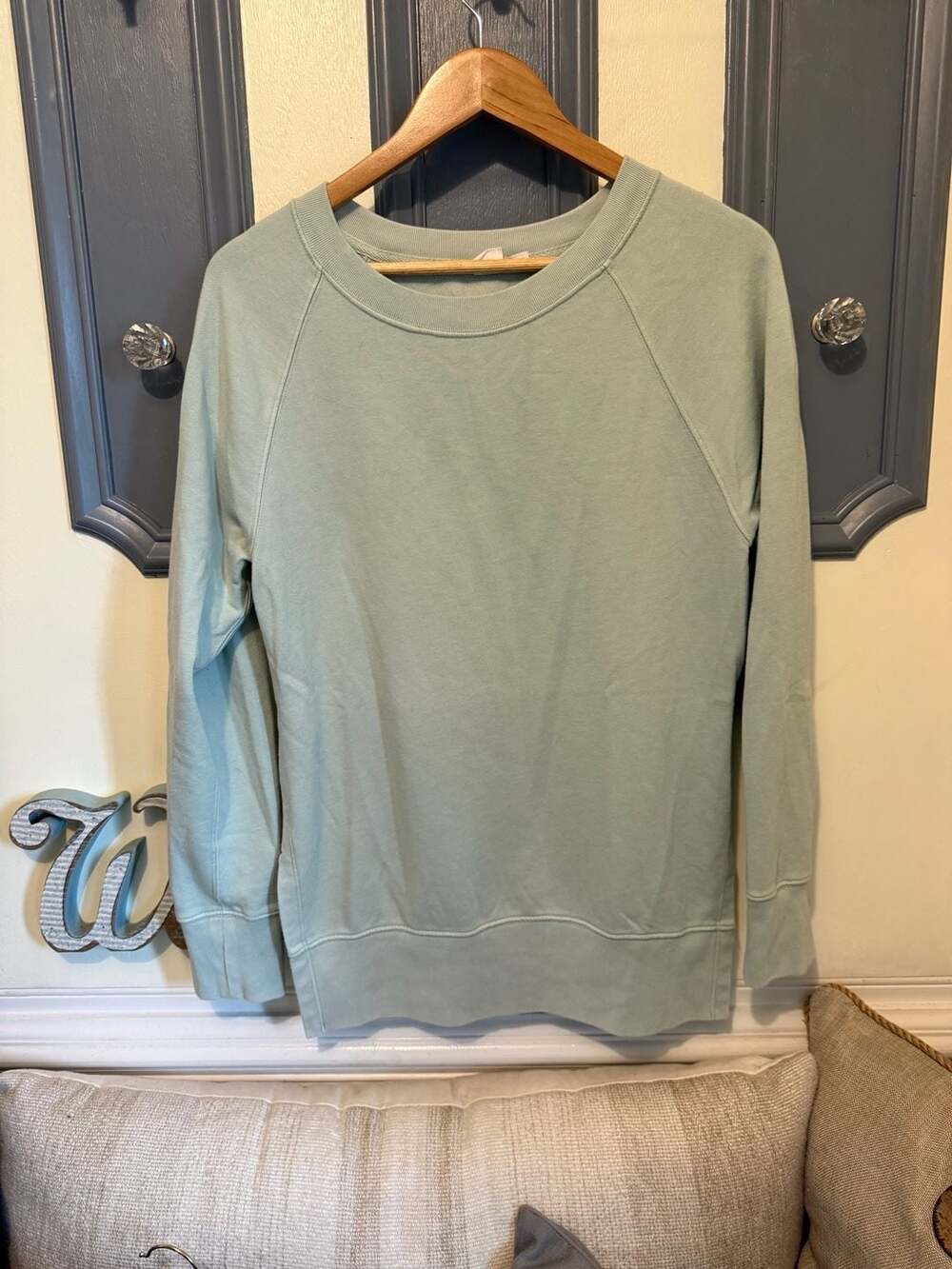 GAP Women's Sage Green Crewneck Pullover Sweatshirt Size XS